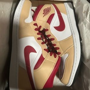 Air Jordan 1 Mid ‘Light Curry Cardinal Red’ NEW